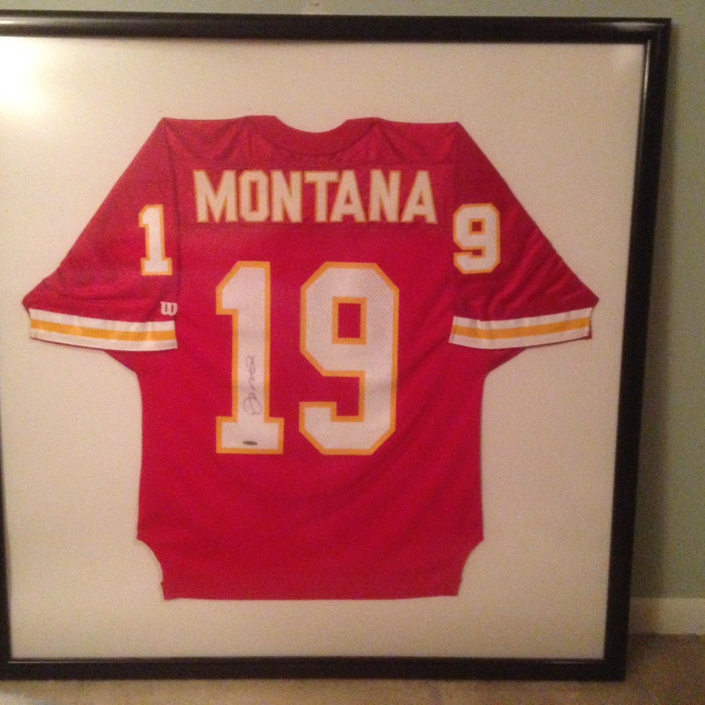 Joe Montana Signed And Framed Kansas City Chiefs Jersey
