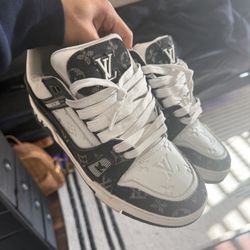 LV trainers black 
