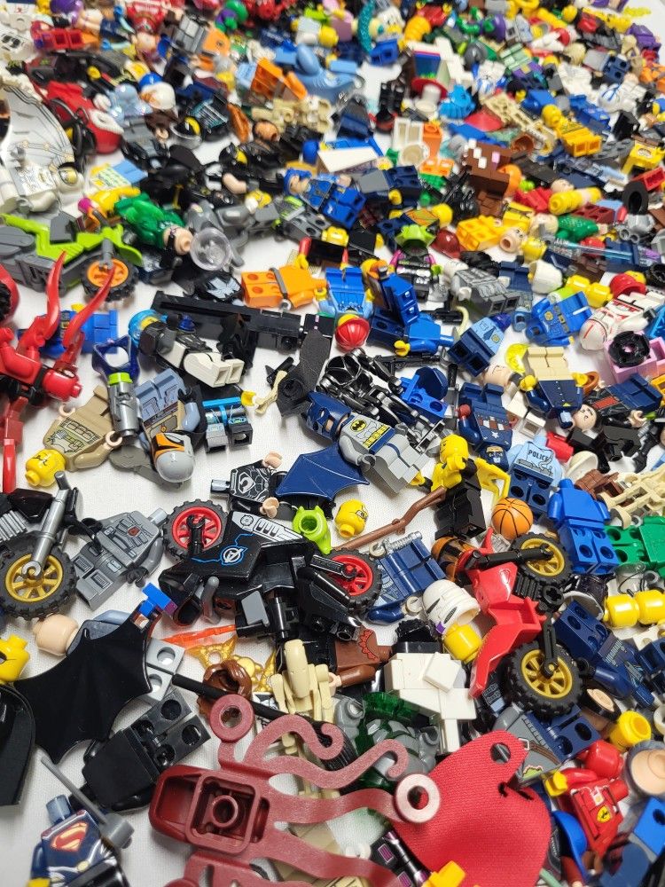 Lot Of Lego Minifigures From Star Wars Ninjago Marvel Super Heroes Minecraft Harry Potter Movie Pirates Vintage Castle Creator Western City