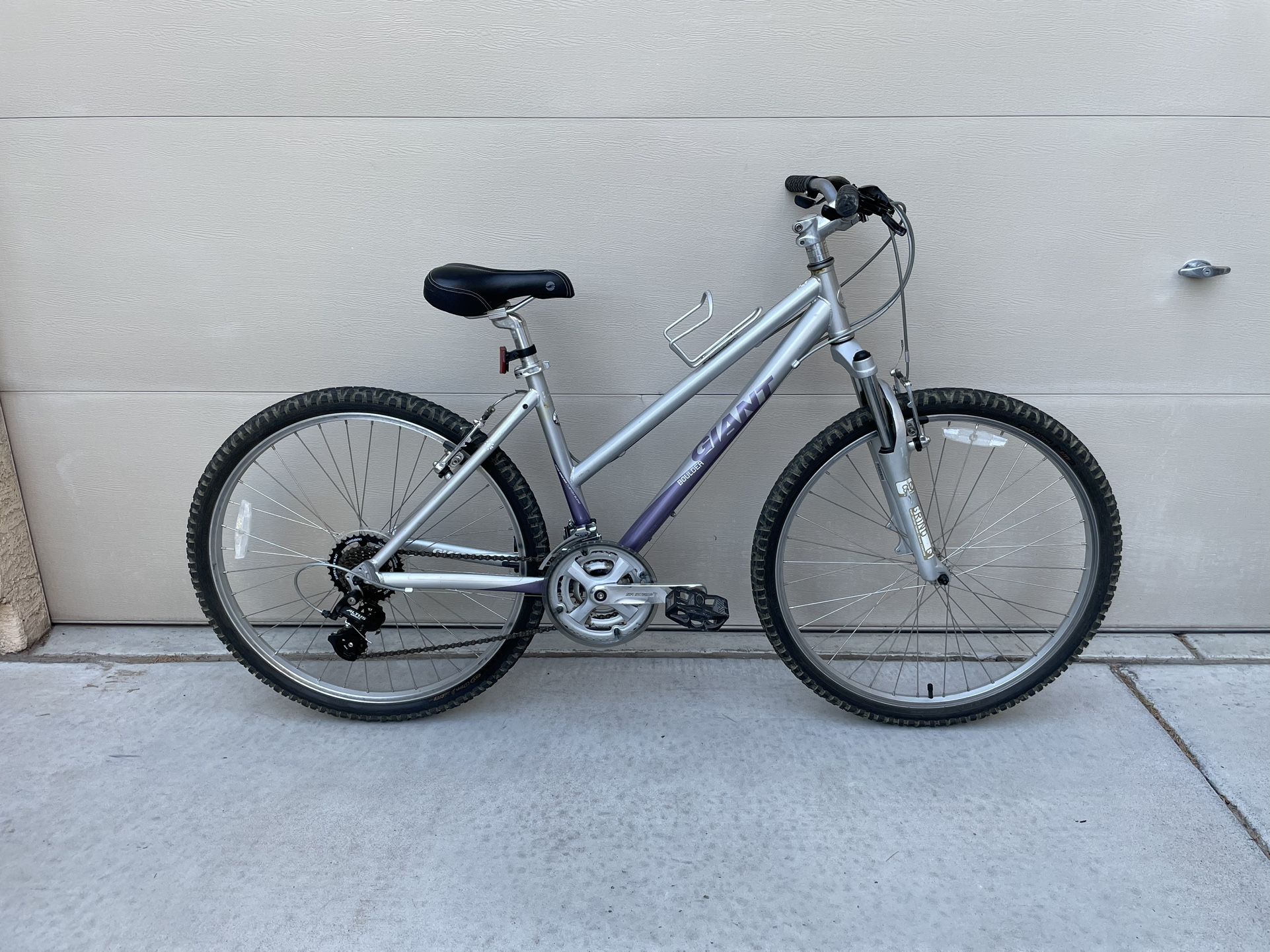 Bicycle Giant Boulder Mountain Bike 21 Speed