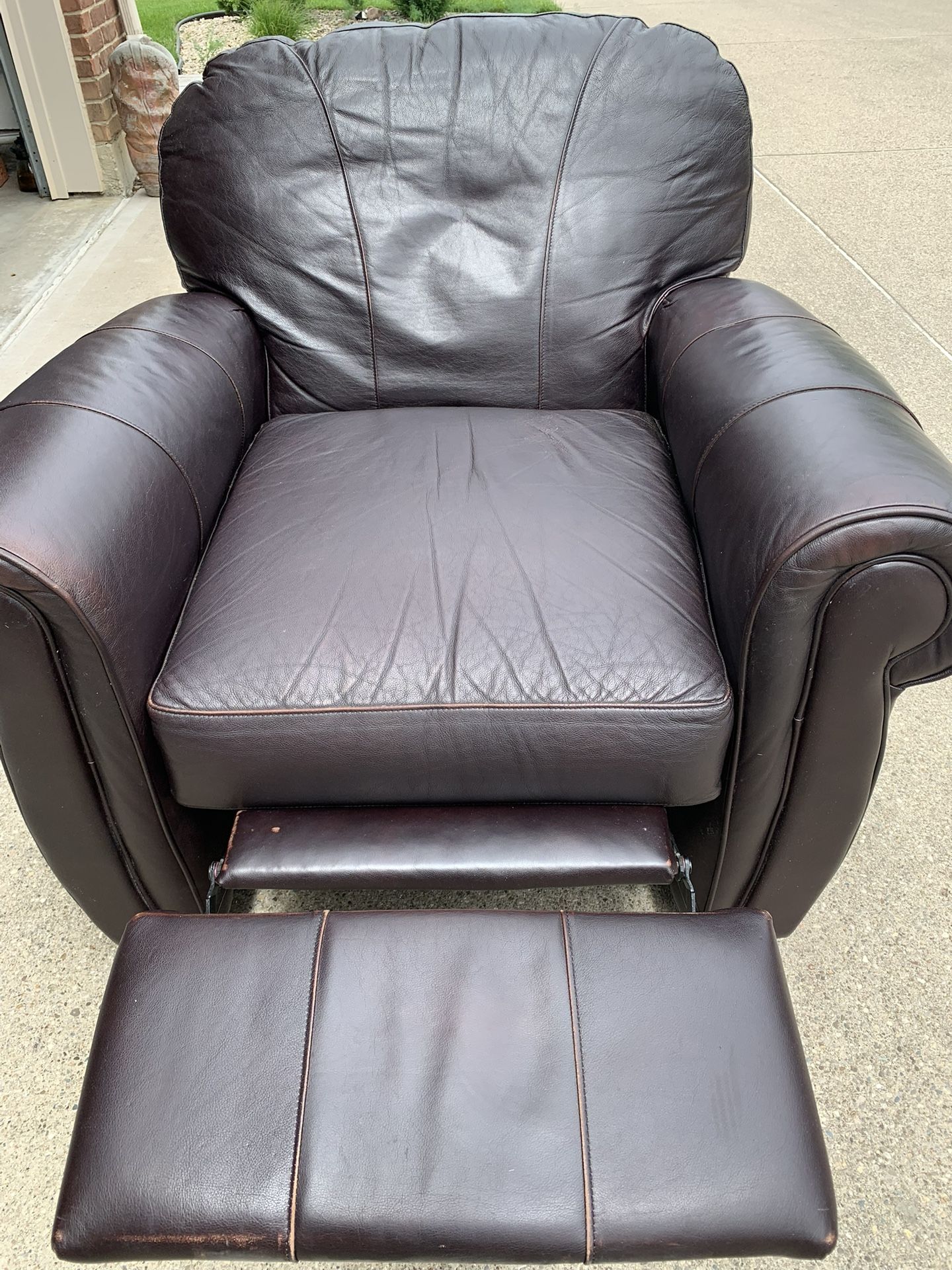 Leather Recliner with Push Back Reclining In Very Good Condition. Asking $125