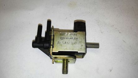 Nissan Infinity vacuum valve