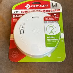 NIB 2-in-1 First Alert Smoke / CO Detector