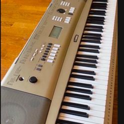 YAMAHA PIANO KEYBOARD 