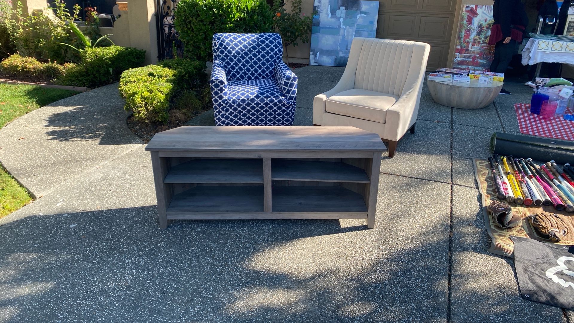 Corner media cabinet