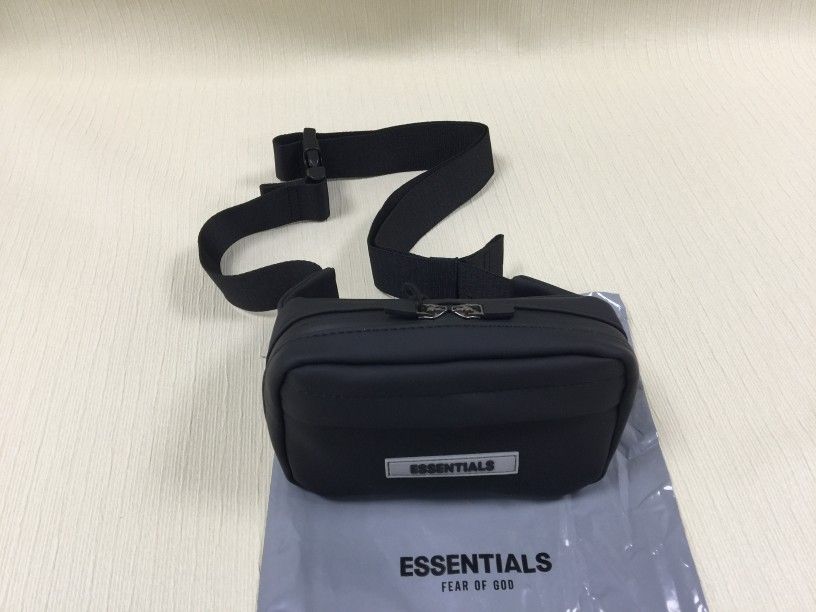 Men’s Essentials Sling Bag In Dark Slate/Stretch Limo/Black