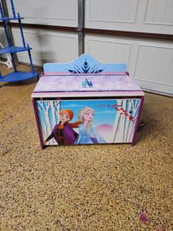 Disney Frozen II Deluxe Toy Box 