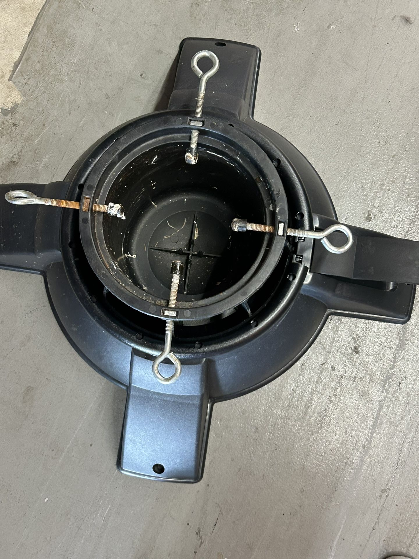 Adjustable Tree Stand