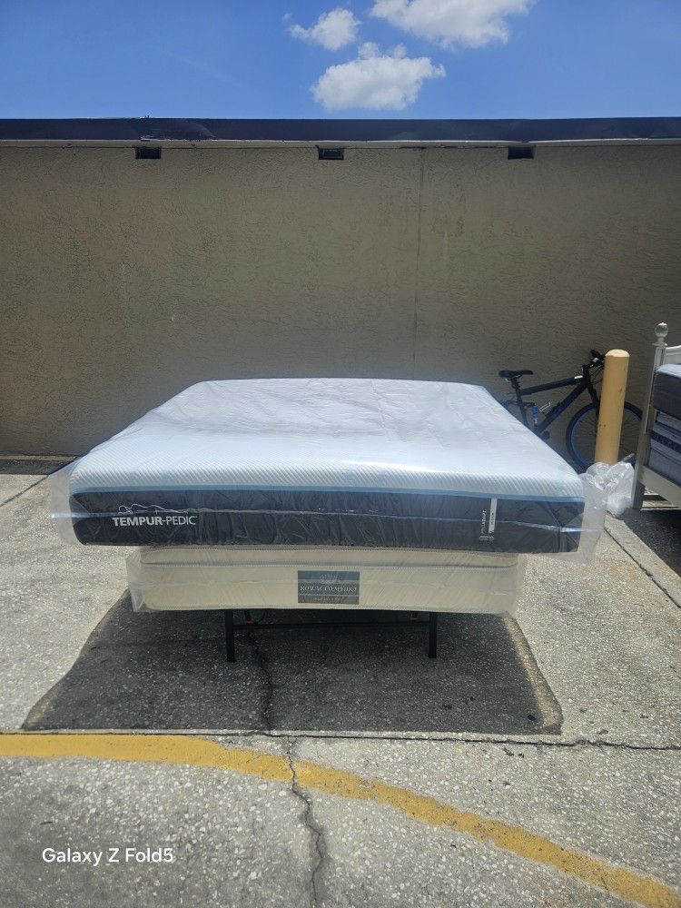 Brand New King Size Plush Tempur pedic Pro Adapt Firm Mattress In Plastics