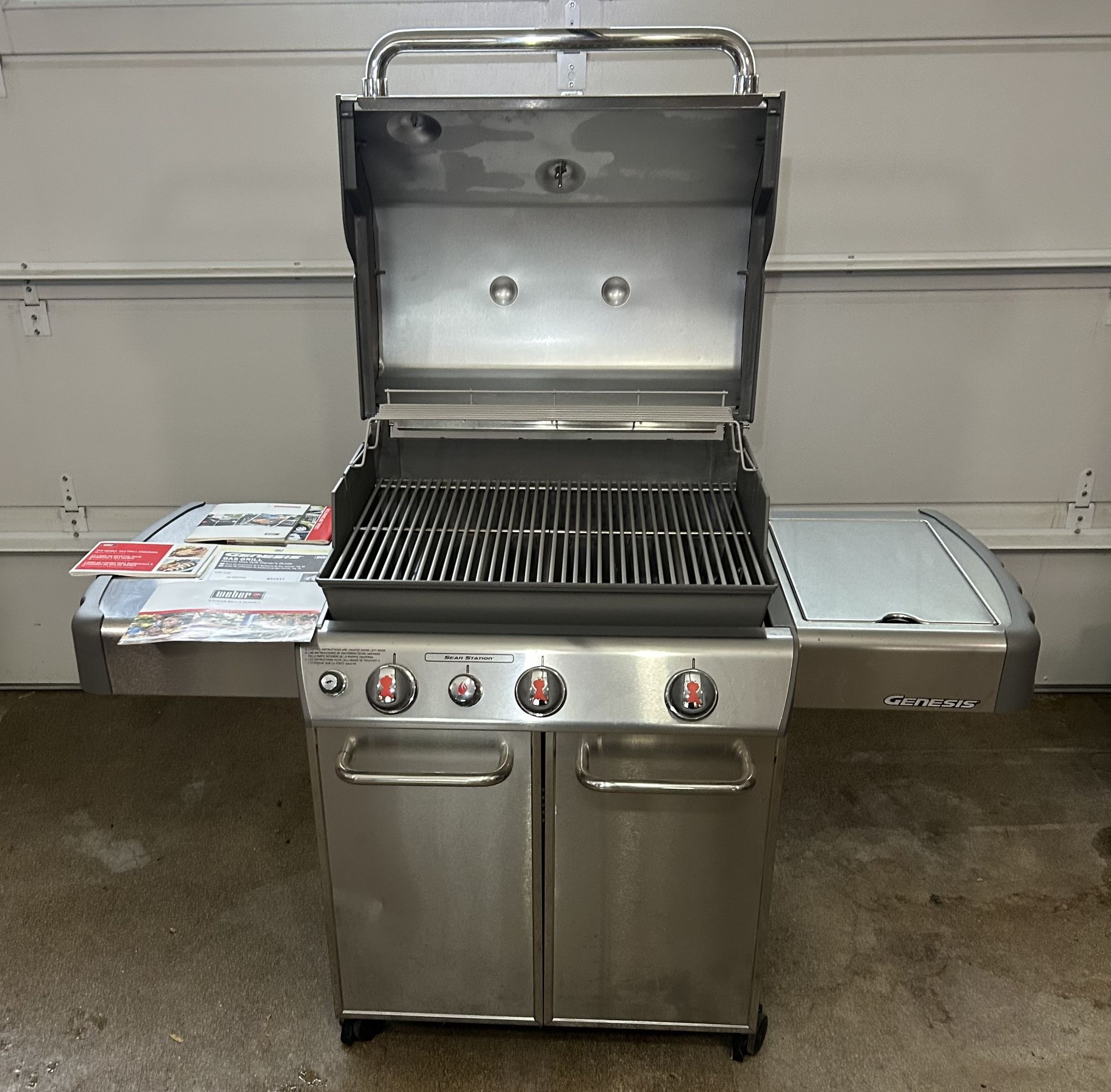 Weber Genesis EP 330 Premium Natural Gas Grill Never Used