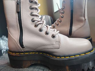 Size 6 doc martens