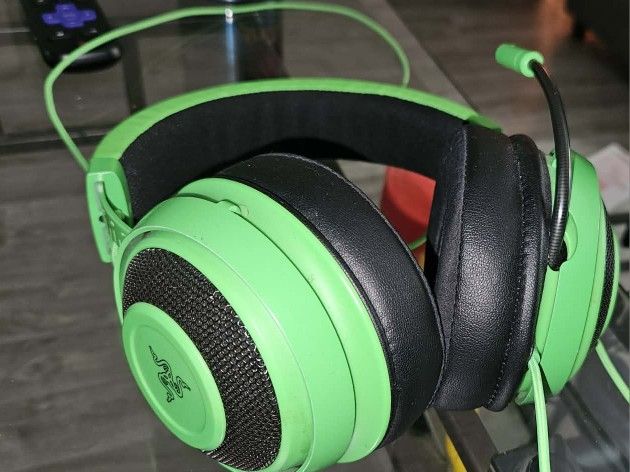 Razer KRAKEN Gaming Headphones - Compatible with PC, PS, XBOX - (*Mute Button Missing)