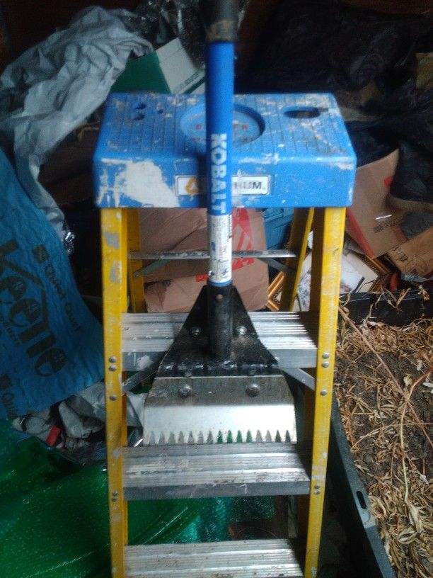 4 Foot Kobalt Tear Off Shovel