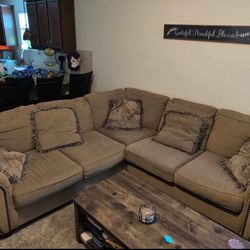 *FREE DELIVERY* Brown Sectional Couch