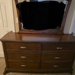 Dresser And Chest Of Drawers