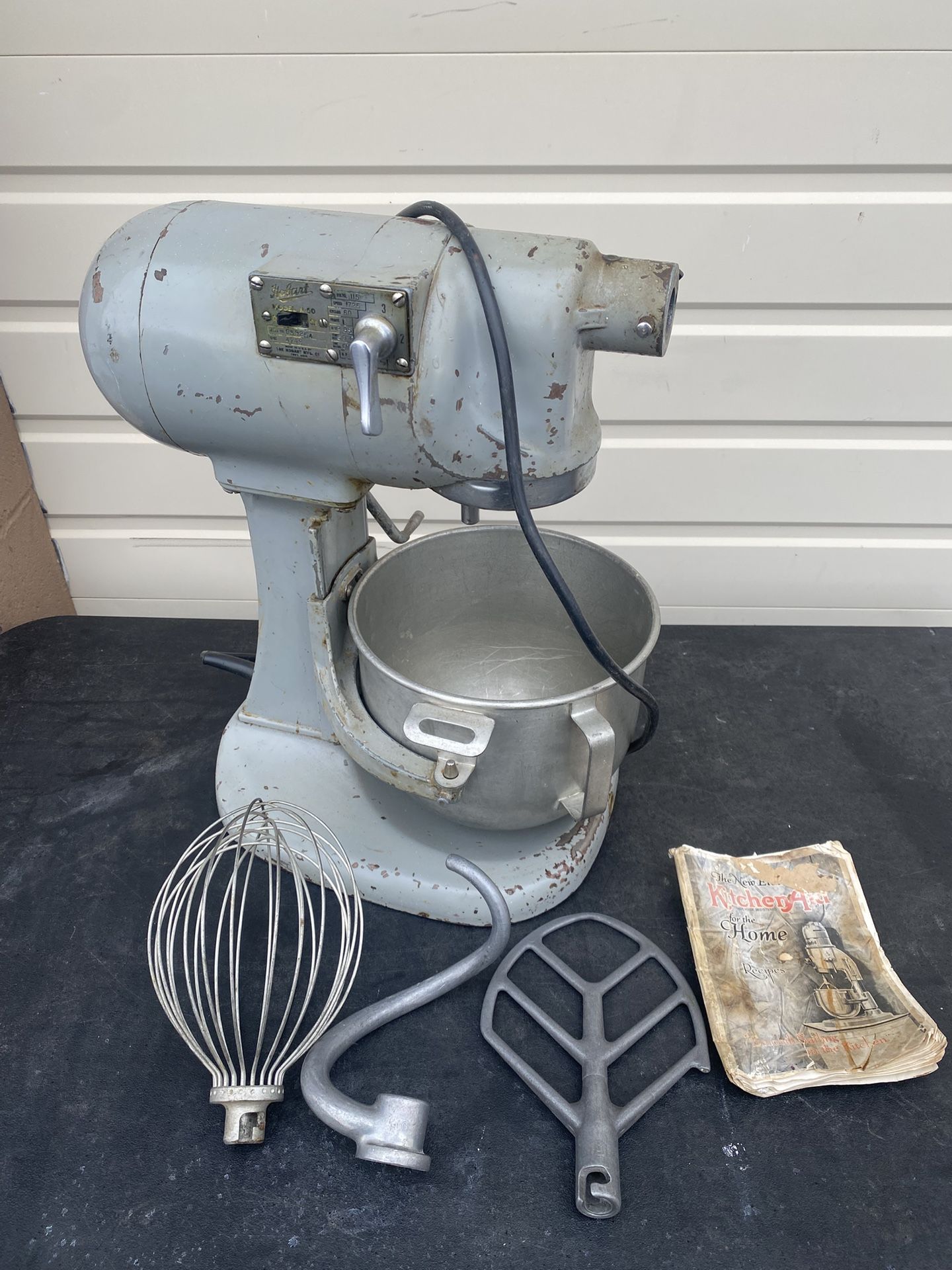 Hobart N50 Commercial Mixer With A 5qt Bowl, Flat Paddle, Spiral Hook & Wire Whisk Works Great $800 FIRM