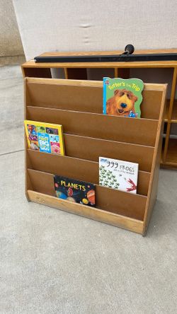 Classic help-yourself wooden bookstand