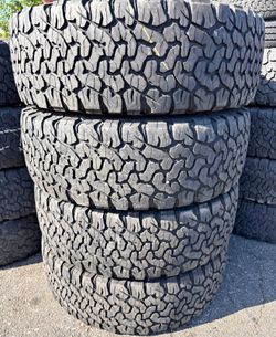 285/70/17Bfgoodrich Selling a set of 4 tires in excellent condition 🫡
