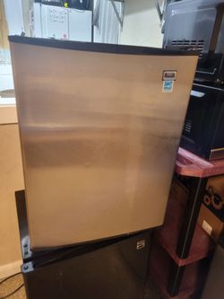 Avanti Mini Fridge