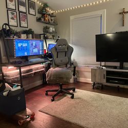 Gaming chair and desk set