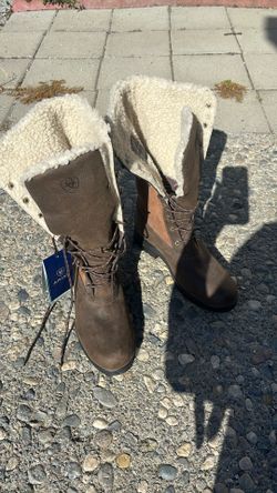 NWT Excellent Condition Ariat brown leather Riding Boots