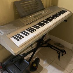 Casio Keyboard Wk200 With Stand And Cover 