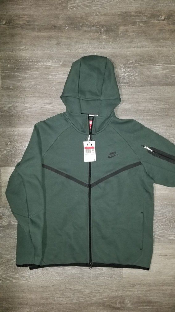 Mens Nike Tech Fleece Size Large