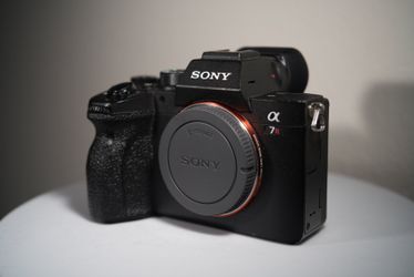 Sony a7riv camera body only