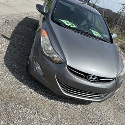 2013  Hyundai ELANTRA
