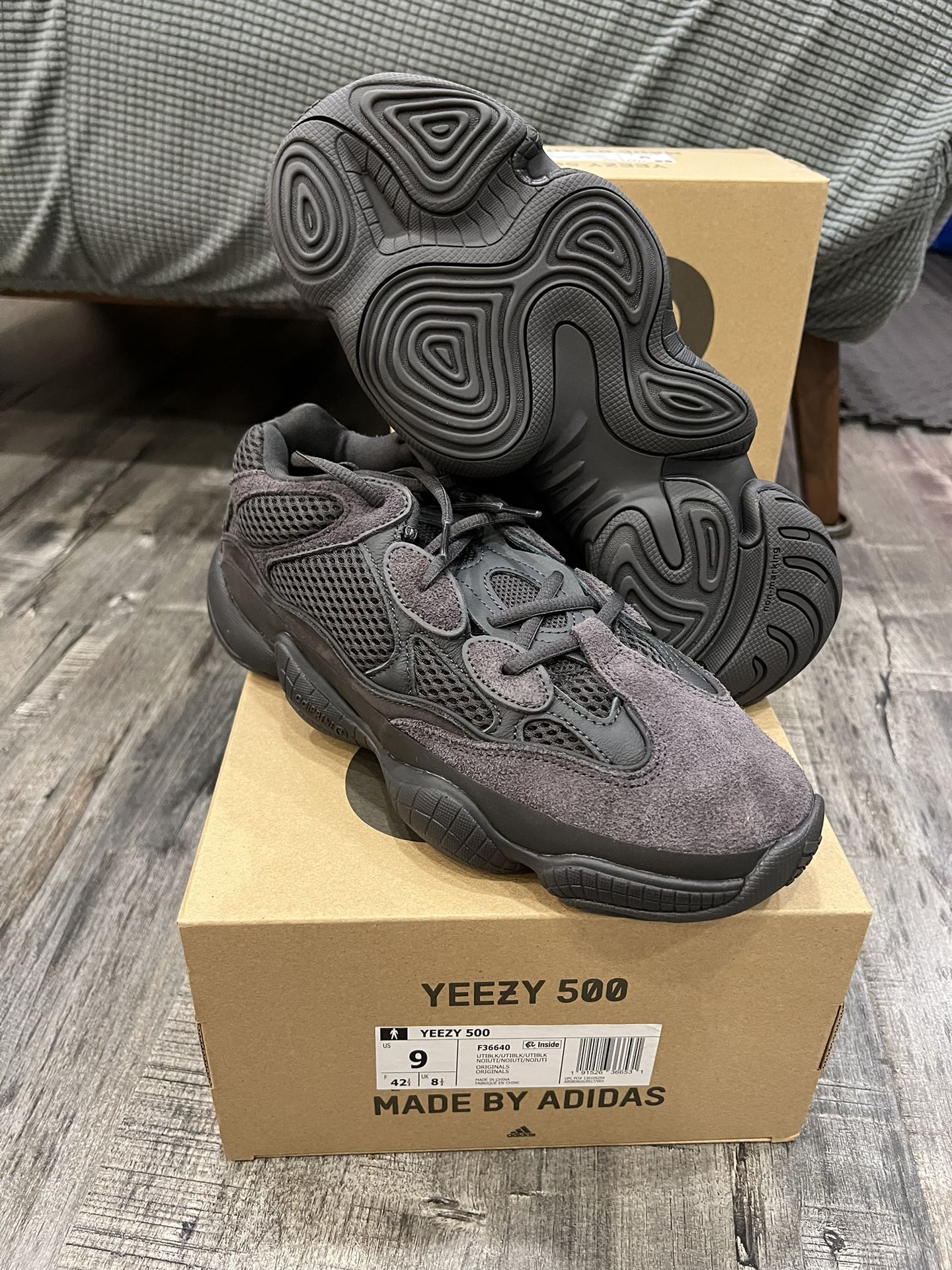 ( Size 9 ) Adidas Yeezy 500,  Utility Black