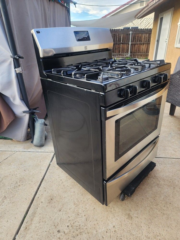 FOR SALE Stainless Steel KENMORE GAS STOVE for Sale in Riverside, CA OfferUp