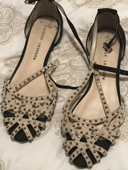 Flats shoes