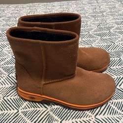 UGG kids half boot weather size 3