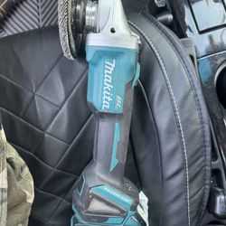 Makita XAG04 Grinder