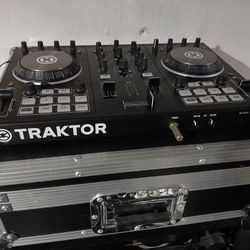 Traktor Kontrol S2 With Flight Road Case