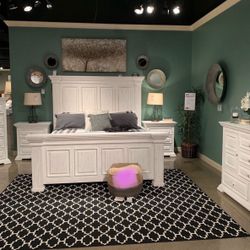 Avondale White Panel Bedroom Set (Queen and King Bed Frame