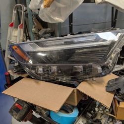2022 Toyota RAW4 Headlight 