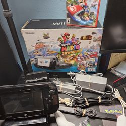 Nintendo Wii U 32GB - Mario Kart 8 Deluxe Bundle - Complete