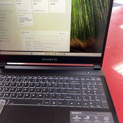 Gigabyte gaming laptop 151701-1 