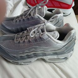 95 Air maxes smoke gray 80 bucks size 8