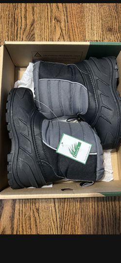 New Kids Snow Boots ( Size 5)