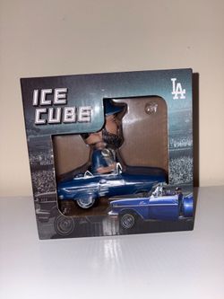 Ice cube bobble head