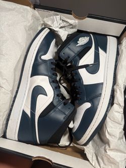 Air Jordan 1 Mid Sneakers