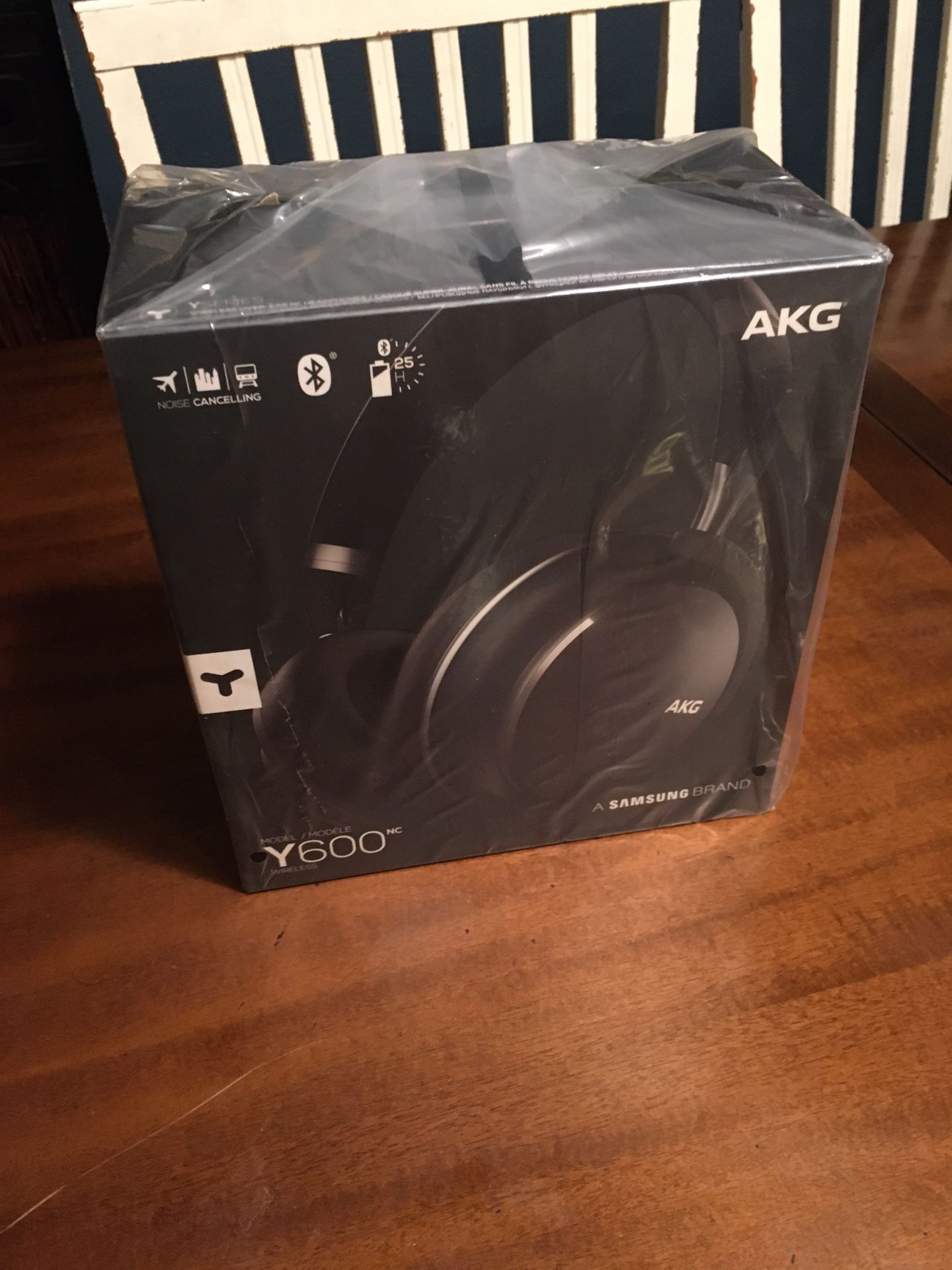AKG Y600NC Wireless Noise Canceling Headphones BRAND NEW