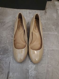 Tan/ Nude Heels
