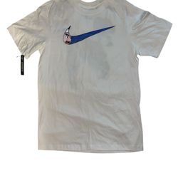 Nike THE NIKE TEE Basketball Anime Manga Blue Swoosh White T-Shirt Mens Size Sm