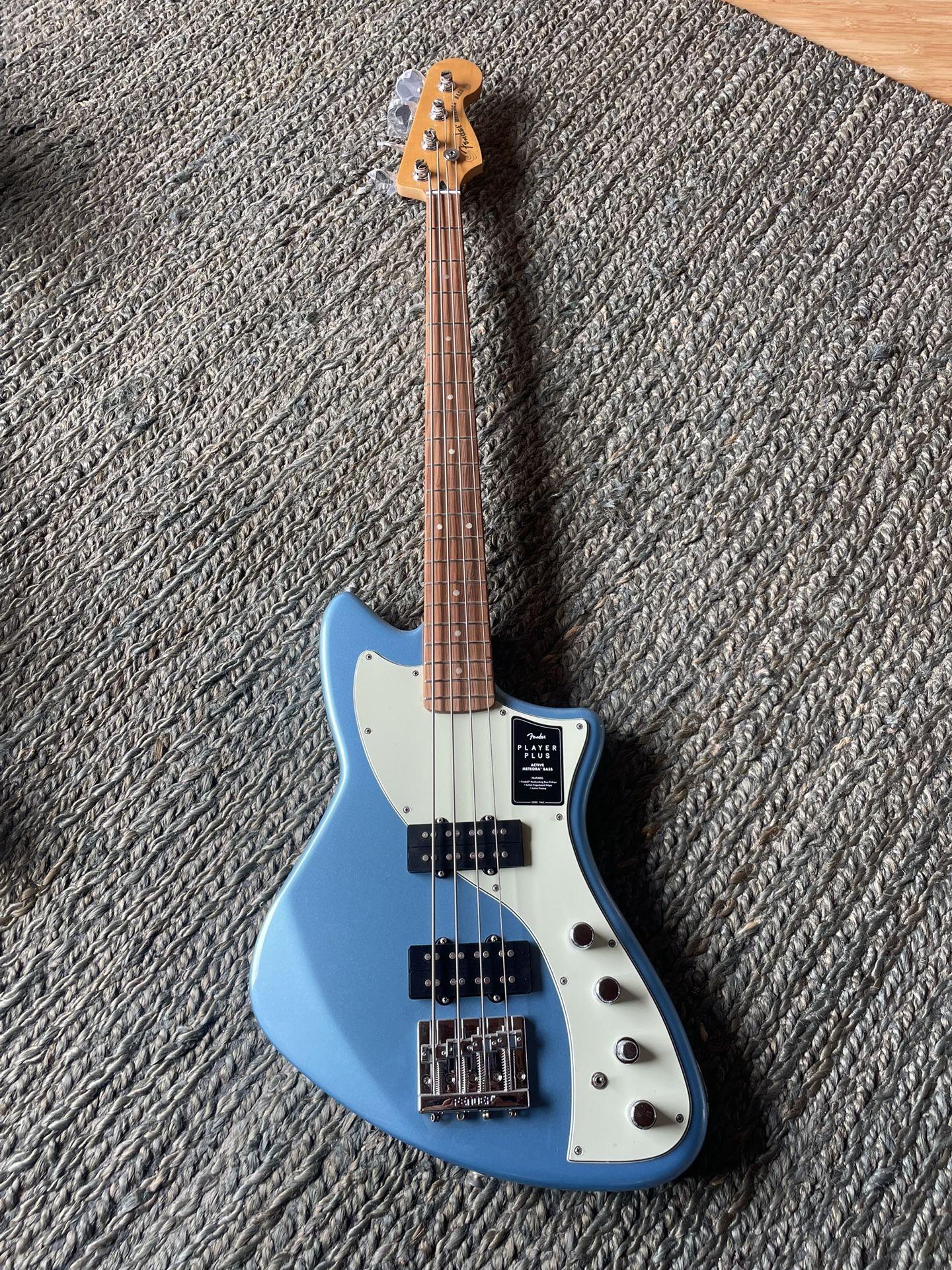 Player Plus Meteora Bass