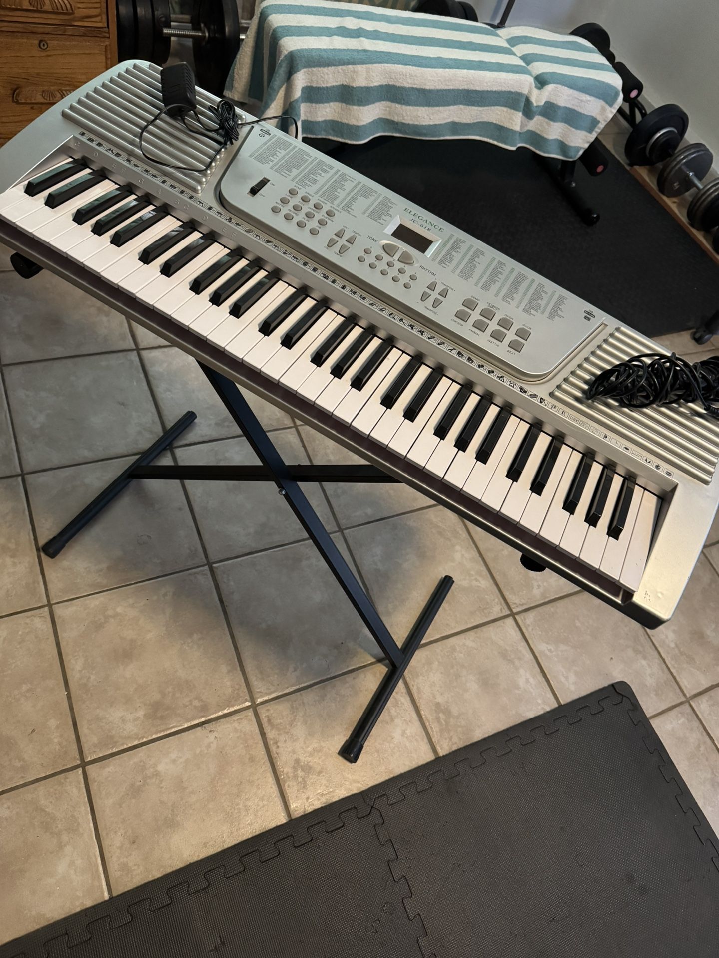 Electric Keyboard With Stand