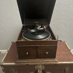 Phonograph 