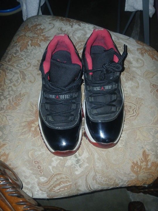 Retro Jordan 11s Low Size 8